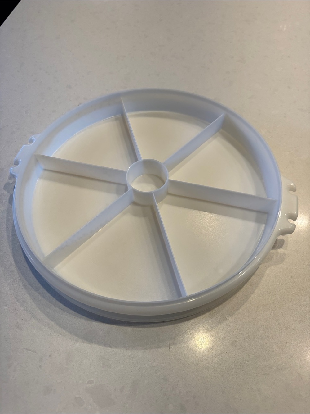 Tupperware White veggie fruit tray 405-1,lid 224-5 6-Compartment 13 Round